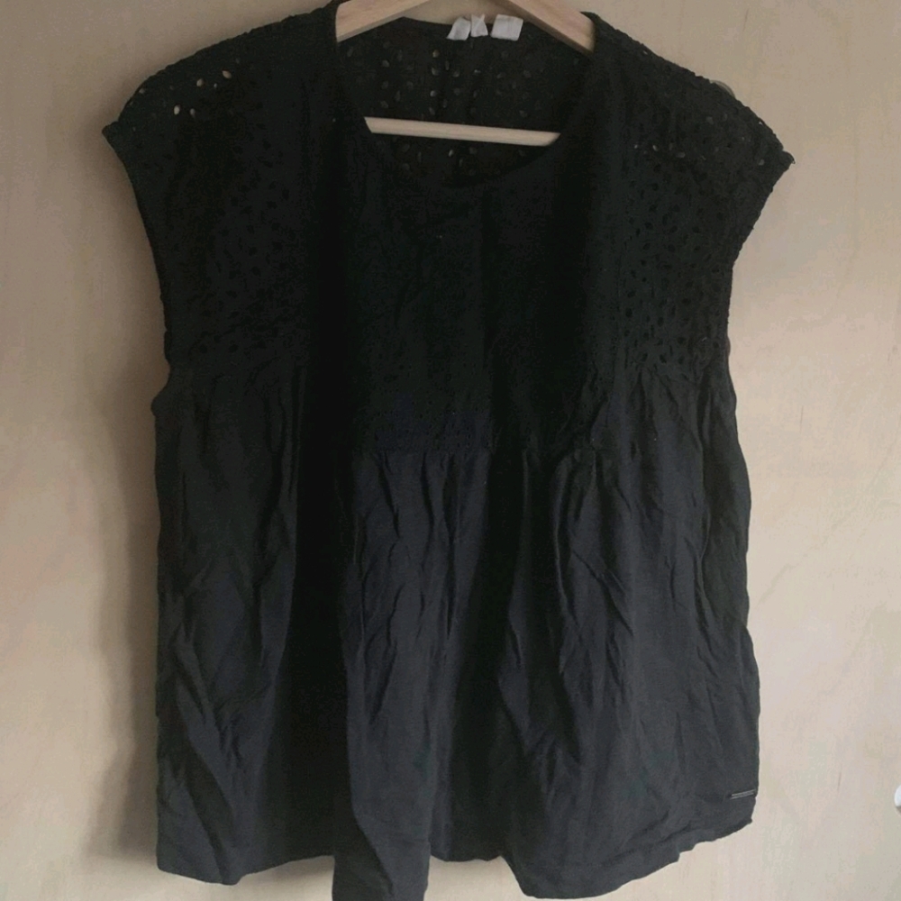Roxy eyelet shirt